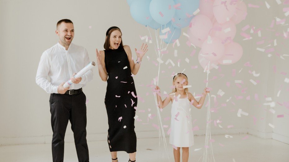 When should I send gender reveal invitations?