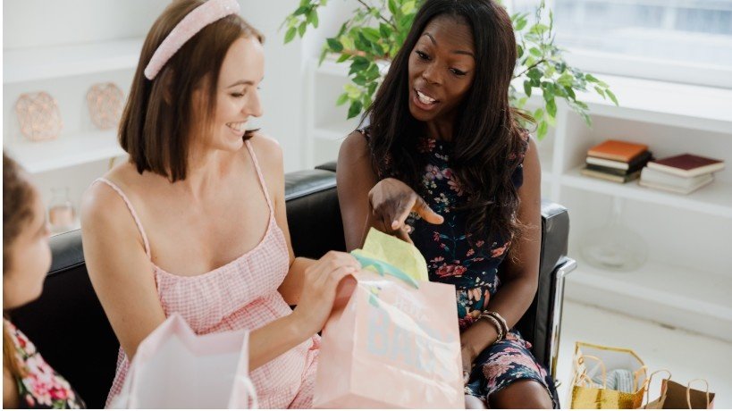 What Are Baby Shower Party Favors and Thank You Notes?
