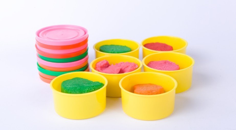 How do you dry air dry clay quickly? 