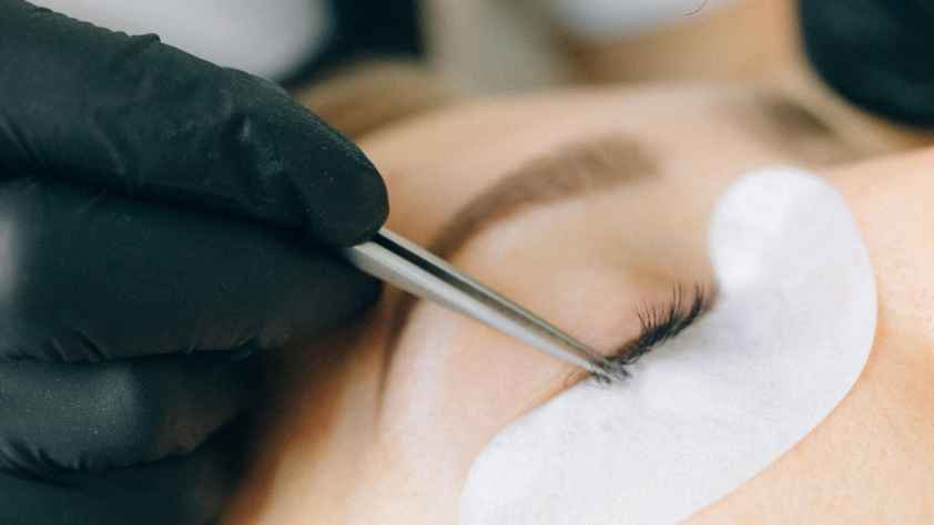 What Factors Affect How Long a Lash Lift and Tint Last? 
