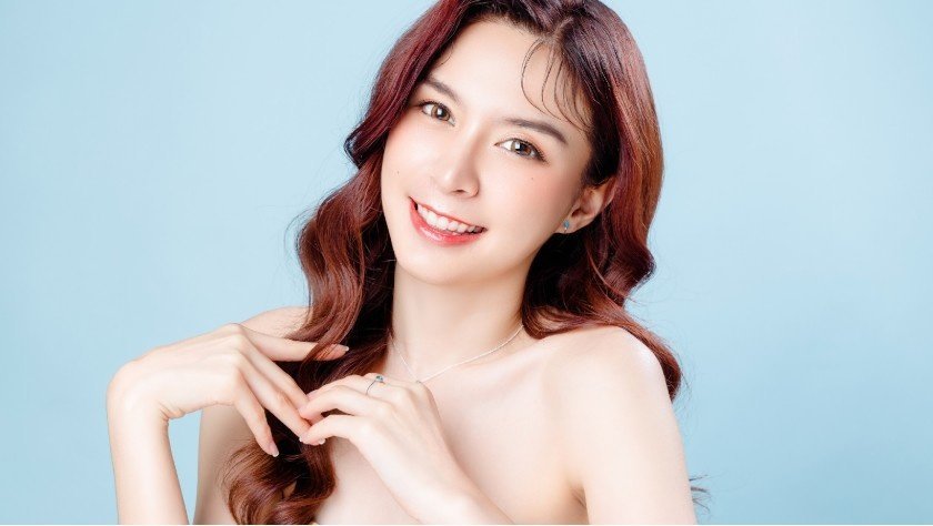 what colors look good on pale skin