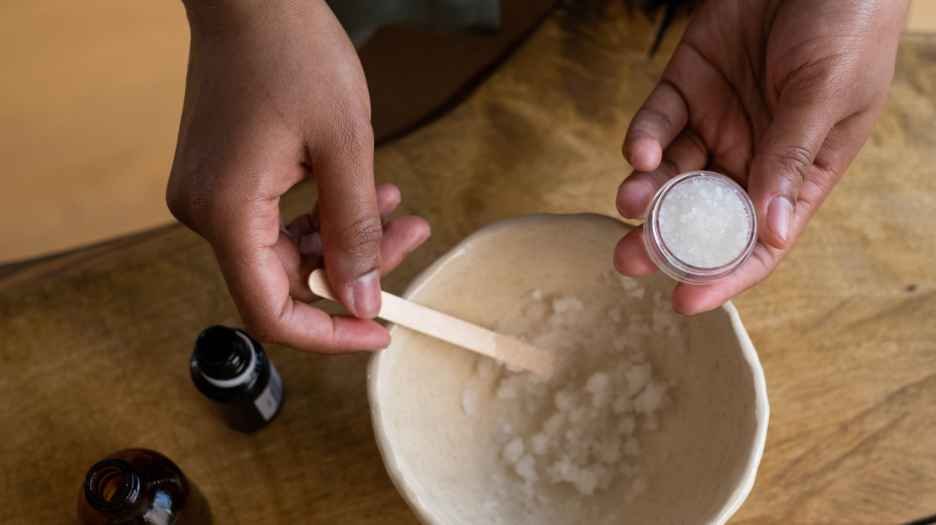 How to Make the Perfect Lip Scrub at Home