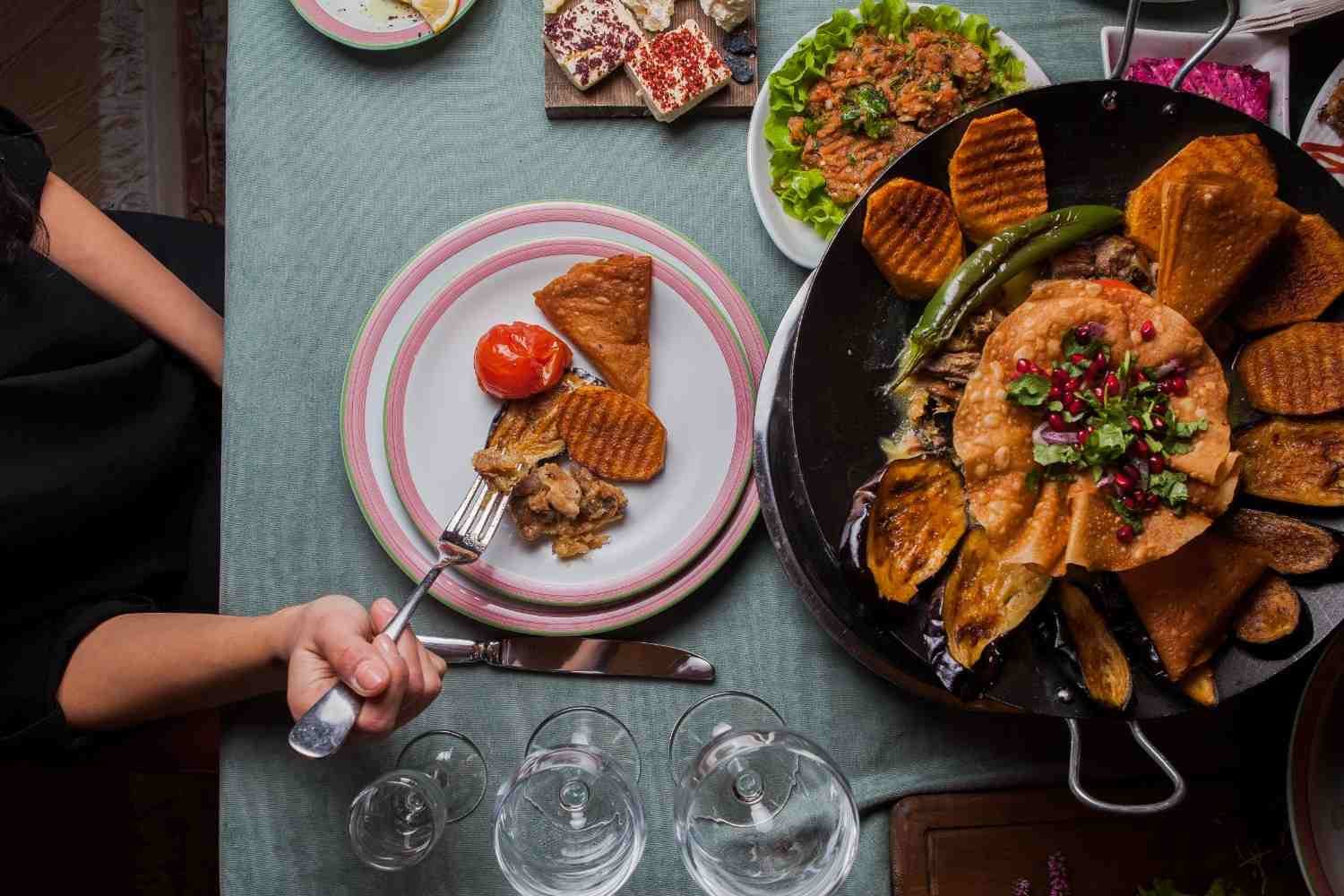 Planning a Steak Dinner with Shared Starters and Sides